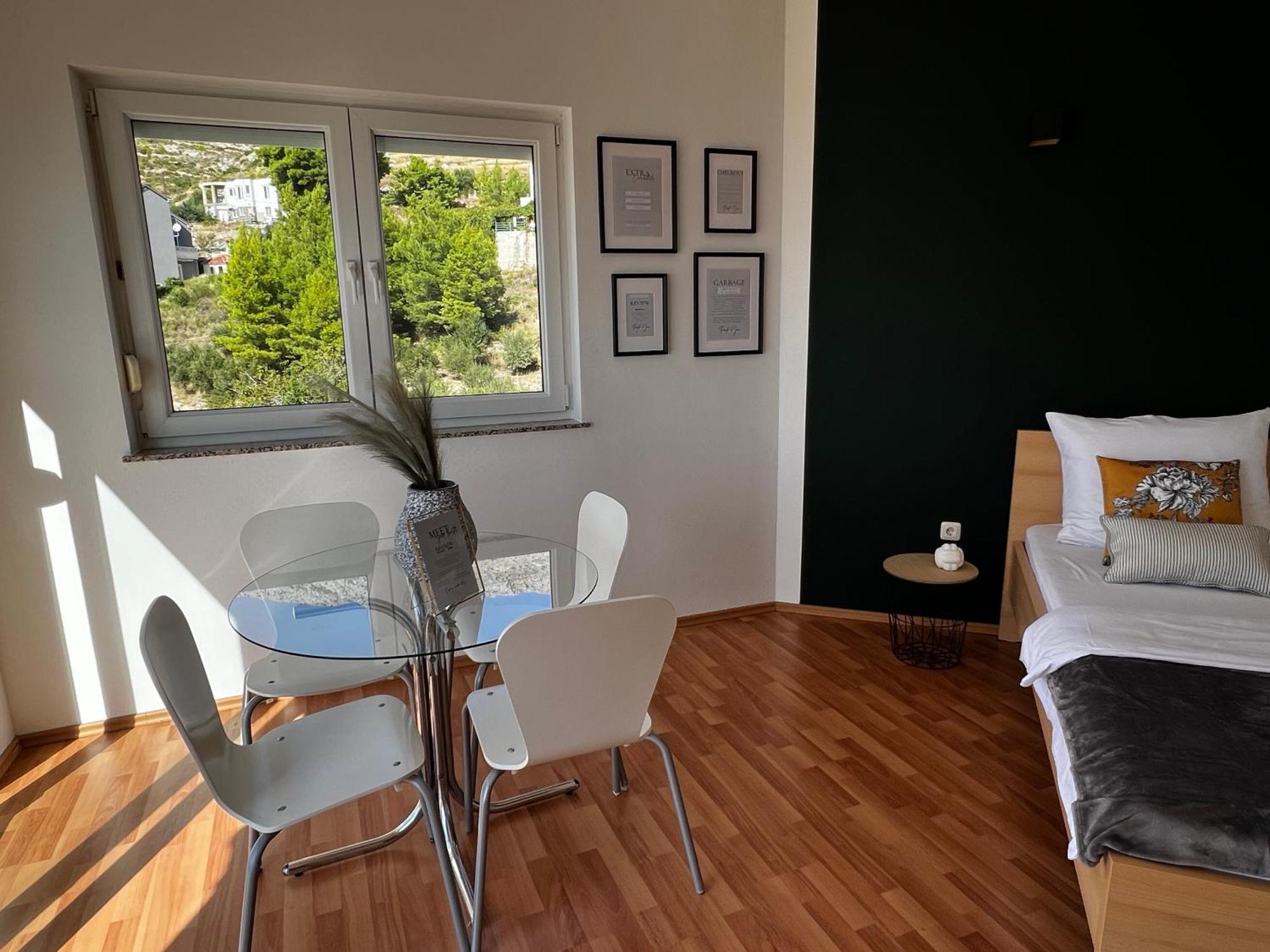 Kavajin Rooms Duće Værelse billede